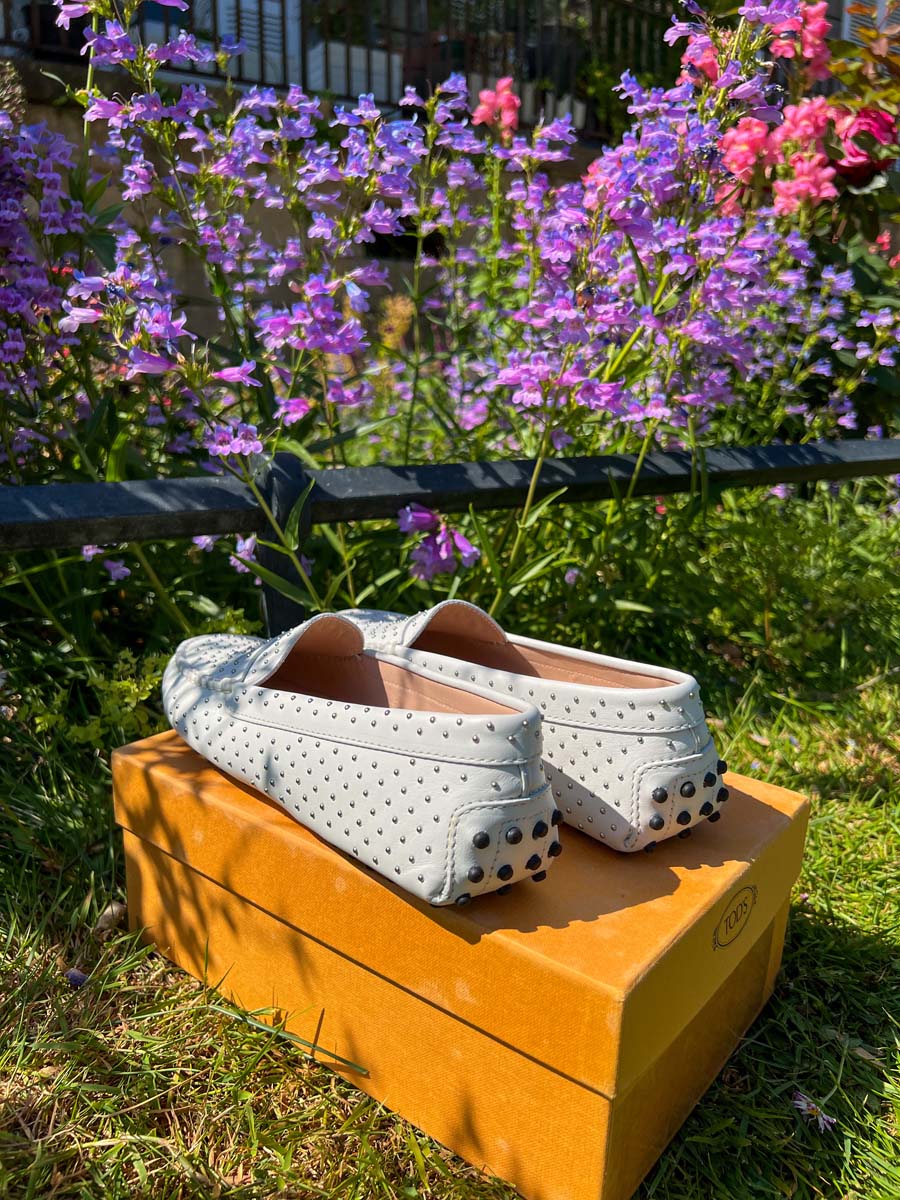 Mocassins Gommino Tod's en cuir blanc clouté Mocassins Gommino Tod's en cuir blanc clouté