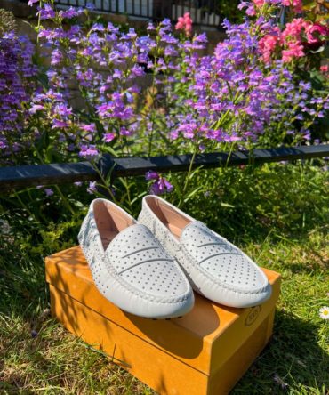Mocassins Gommino Tod's en cuir blanc clouté