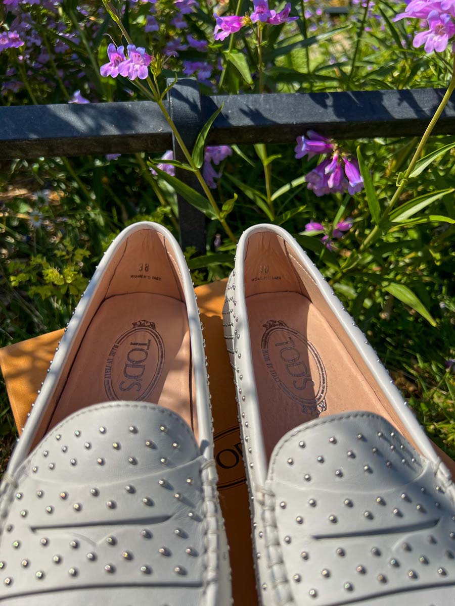 Mocassins Gommino Tod's en cuir blanc clouté Mocassins Gommino Tod's en cuir blanc clouté