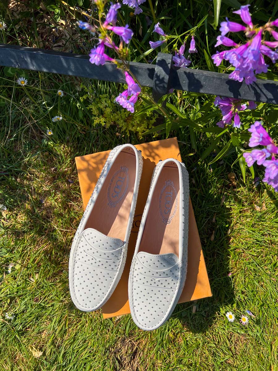 Mocassins Gommino Tod's en cuir blanc clouté Mocassins Gommino Tod's en cuir blanc clouté