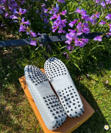 Mocassins Gommino Tod's en cuir blanc clouté